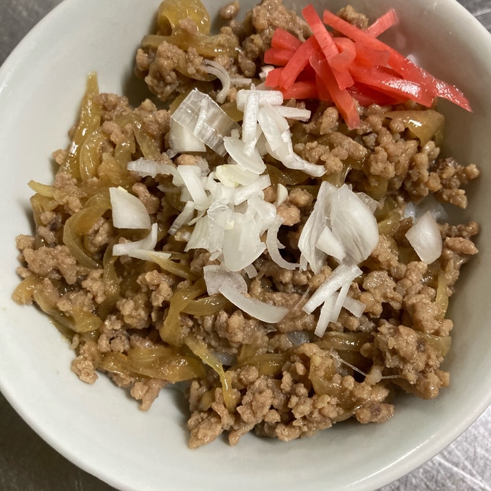 豚ひき肉と玉ねぎのスタミナ丼